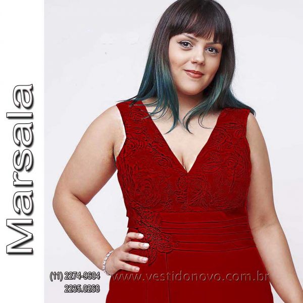 Vestido de festa longo marsala plus size